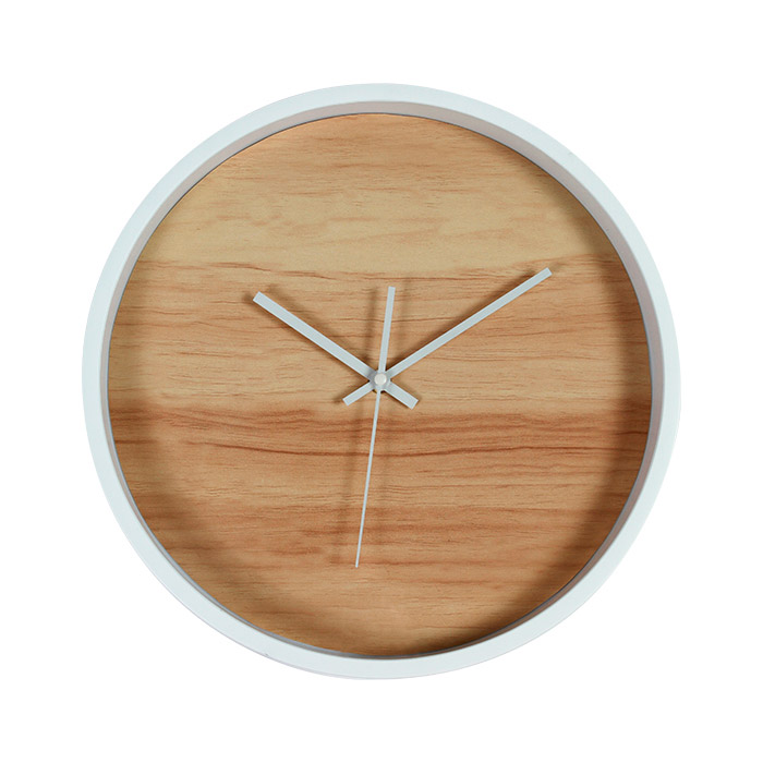 PD-007, RELOJ DE PARED CON ARILLO DE PLASTICO Y PROTECCION DE CRISTAL, COLOR BLANCO.