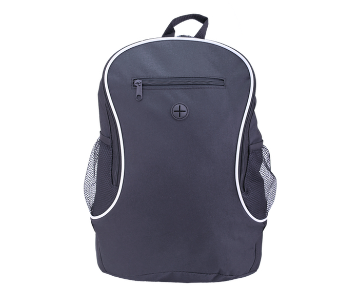 A2411, Mochila tipo backpack con salida para audífonos en el frente y bolsa de malla con cierre para guardar el celular o dispositivo. Con tirantes acolchados, correas ajustables, asa superior y bolsas de malla laterales para llevar el cilindro u objetos personales.